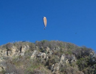 Volando sobre el montaña